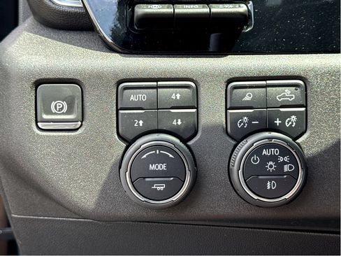 Used 2024 Chevrolet Silverado 1500 High Country AWD/4WD image 12