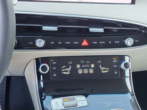 Certified 2026 Genesis GV70 2.5T image 10