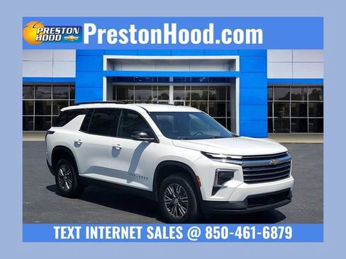 Used 2025 Chevrolet Traverse LT FWD image 1