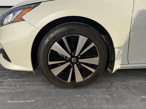 Used 2022 Nissan Altima 2.5 SV FWD image 9