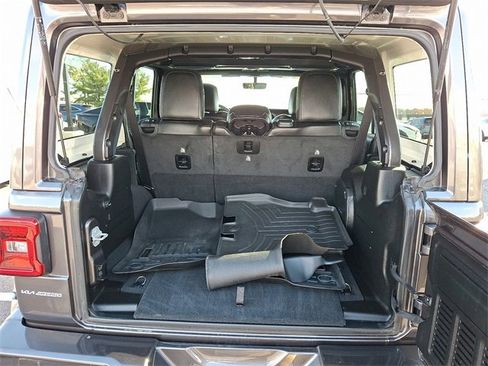 Used 2021 Jeep Wrangler Unlimited Sahara image 30