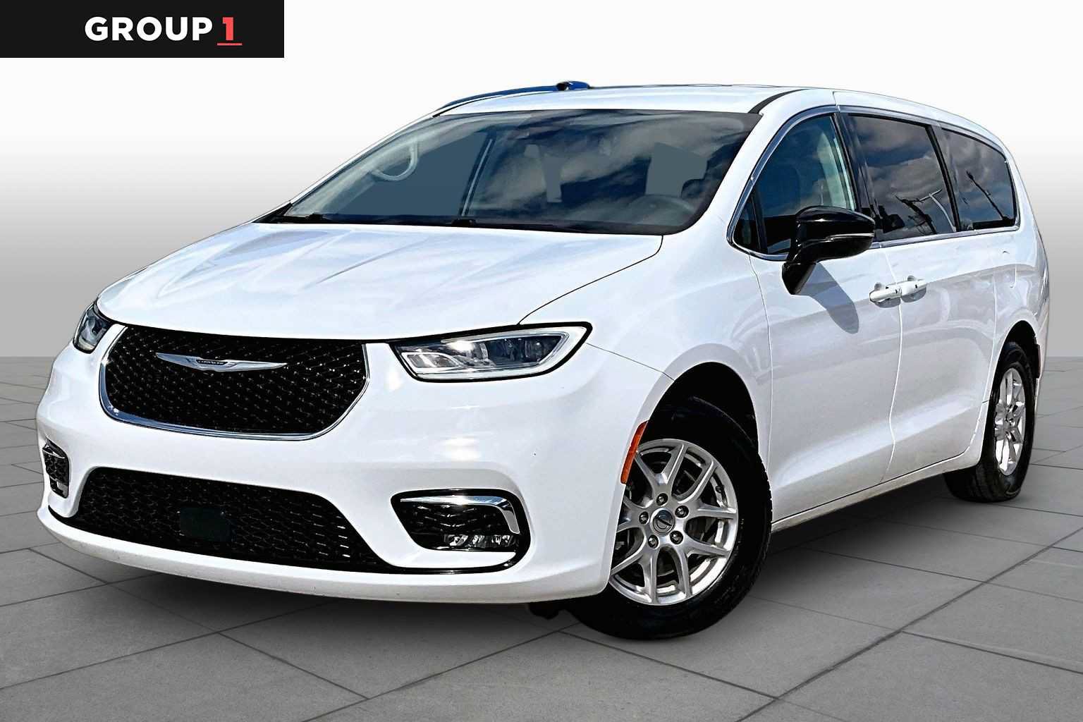 Used 2024 Chrysler Pacifica Touring-L FWD image 1