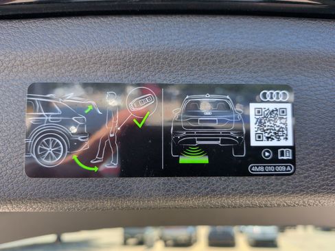 Certified 2025 Audi Q3 2.0T Premium Plus w/ Premium Plus Package AWD/4WD image 37