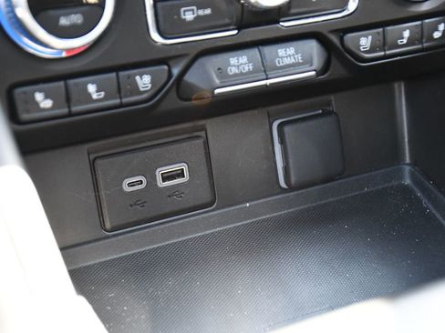 Used 2023 GMC Yukon SLT w/ SLT Premium Package AWD/4WD image 30