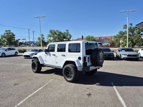 Used 2014 Jeep Wrangler Unlimited Sahara w/ Max Tow Package AWD/4WD image 3