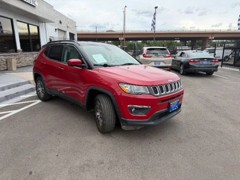 Used 2018 Jeep Compass Latitude w/ Popular Equipment Group AWD/4WD image 18
