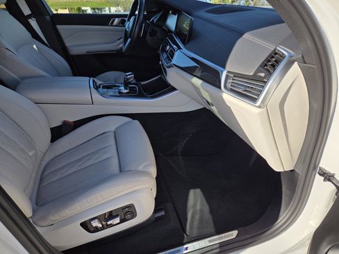 Used 2022 BMW X5 M50i w/ Executive Package image 3