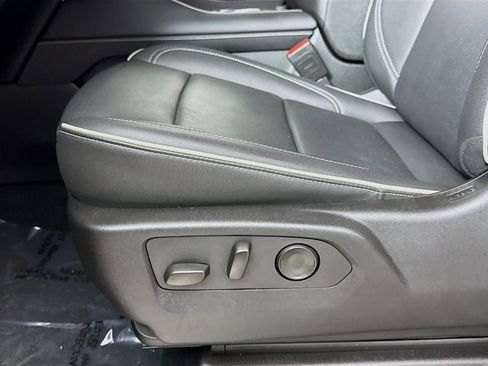 Used 2024 Chevrolet Suburban Premier image 23