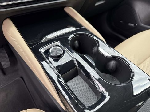 Used 2025 Buick Envision Preferred image 27