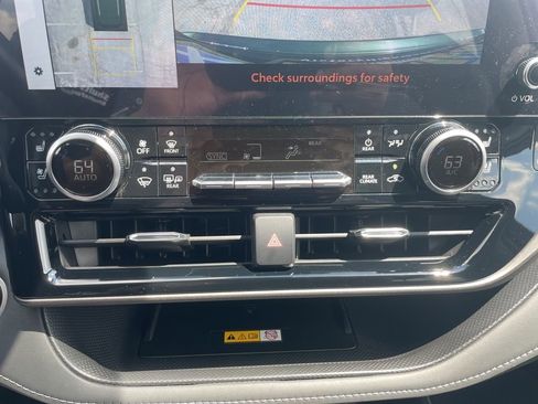 Used 2024 Toyota Highlander Limited AWD/4WD image 22
