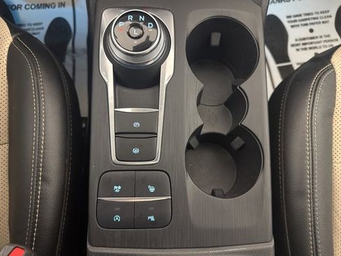 Certified 2022 Ford Escape Titanium w/ Titanium Elite Package image 17