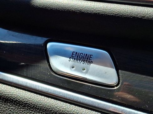 Used 2020 Buick Enclave Essence w/ Sound and Sites Package AWD/4WD image 9