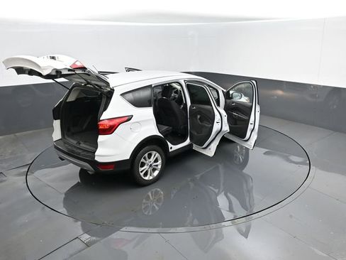 Used 2019 Ford Escape SE image 25