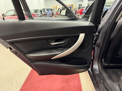 Used 2013 BMW 320i xDrive Sedan AWD/4WD image 22