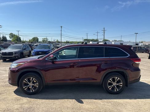 Used 2019 Toyota Highlander LE AWD/4WD image 12
