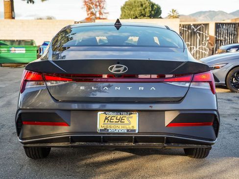 New 2026 Hyundai Elantra SE image 9