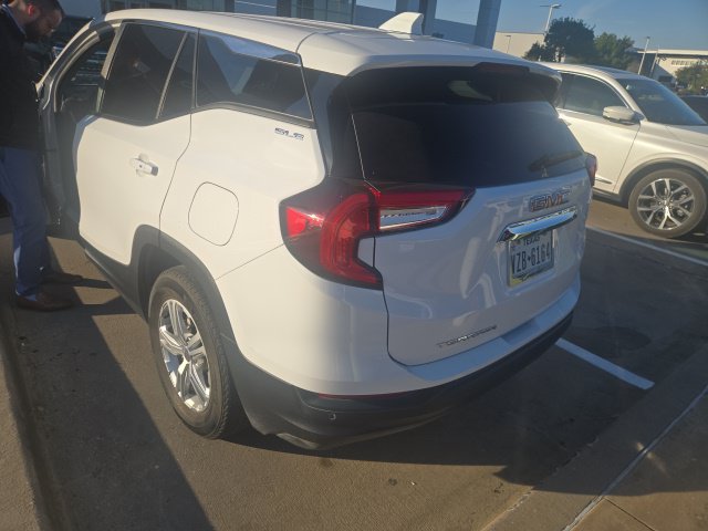 Used 2024 GMC Terrain SLE FWD image 4