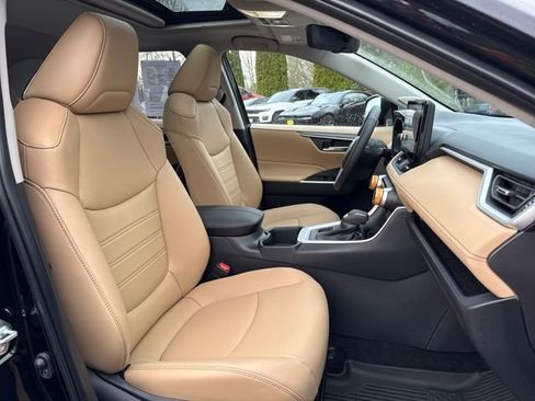 Used 2025 Toyota RAV4 XLE Premium image 30