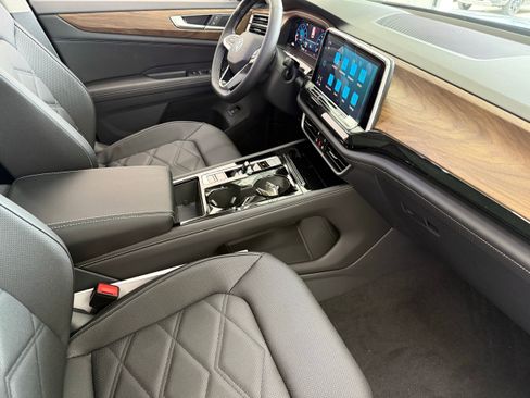 New 2025 Volkswagen Atlas SE image 25