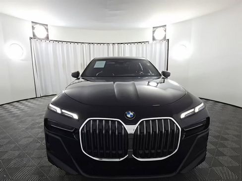 Used 2023 BMW 760i xDrive image 3