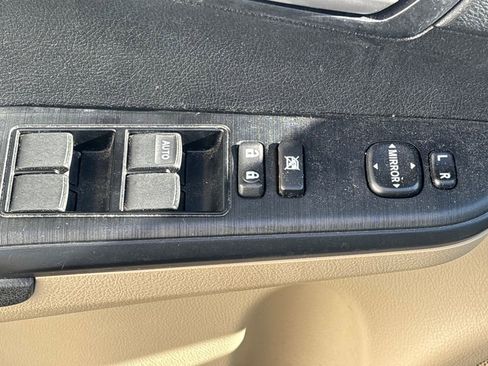 Used 2012 Toyota Camry LE image 7