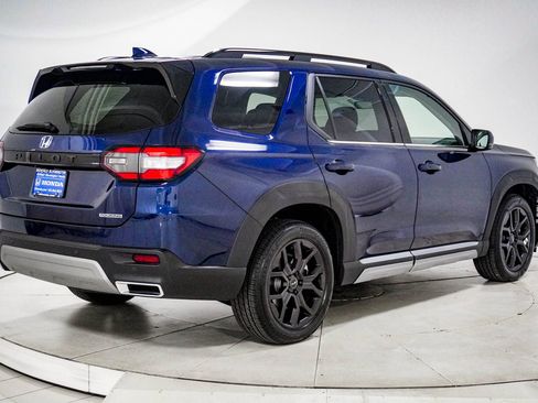 Certified 2025 Honda Pilot Touring image 11