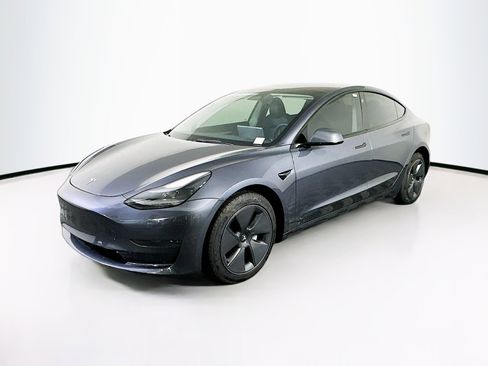 Used 2023 Tesla Model 3 Standard Range image 3