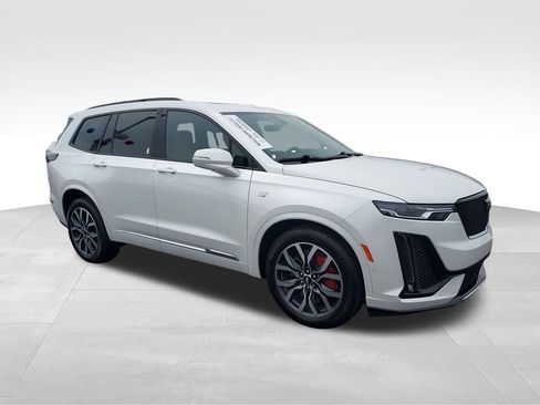 Used 2023 Cadillac XT6 Sport w/ Technology Package AWD/4WD image 7