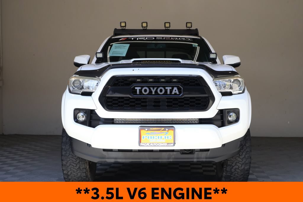 Used 2016 Toyota Tacoma TRD Sport AWD/4WD image 4