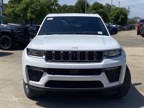 New 2026 Jeep Grand Cherokee Limited w/ Luxury Tech Group II AWD/4WD image 32
