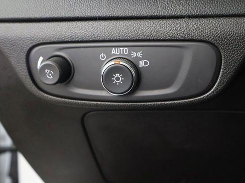 Used 2023 Chevrolet Bolt EUV LT image 32