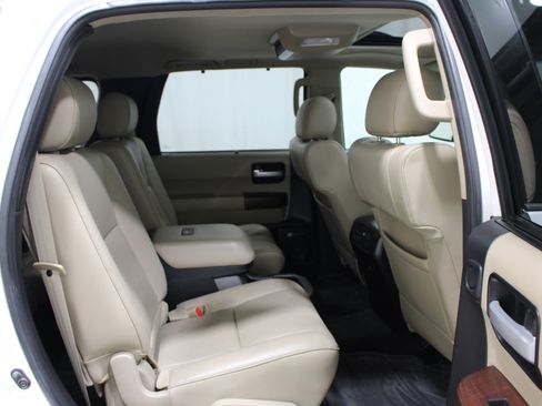Used 2014 Toyota Sequoia Platinum image 26
