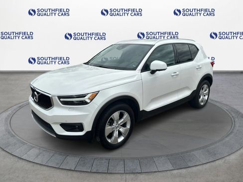 Used 2022 Volvo XC40 T5 Momentum AWD/4WD image 2