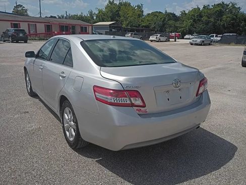Used 2011 Toyota Camry LE w/ LE Extra-Value Pkg FWD image 3