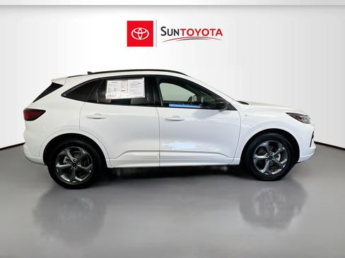 Used 2023 Ford Escape ST-Line image 2