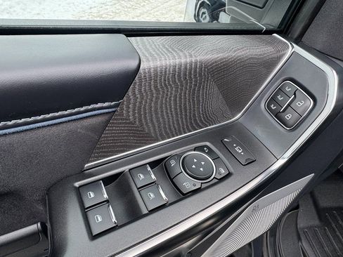 Used 2025 Ford F250 Platinum image 11