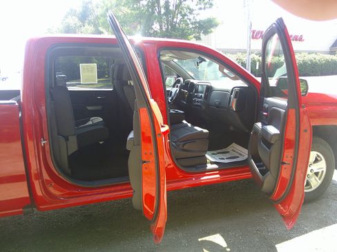 Used 2018 Chevrolet Silverado 1500 LT w/ All Star Edition image 9