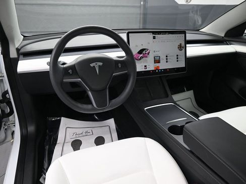 Used 2023 Tesla Model 3 Standard Range image 9