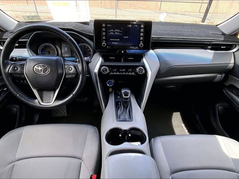Used 2021 Toyota Venza LE w/ Carpet Mat Package (TMS) image 13