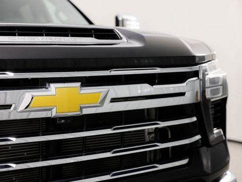 Used 2024 Chevrolet Silverado 2500 LTZ w/ LTZ Convenience Package image 13