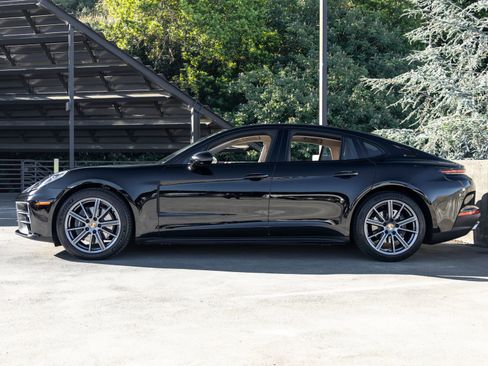 Certified 2025 Porsche Panamera RWD image 2