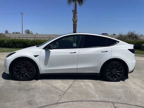 Used 2023 Tesla Model Y Long Range AWD/4WD image 5
