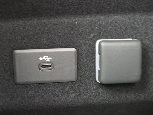 Used 2024 Cadillac Lyriq Sport image 8