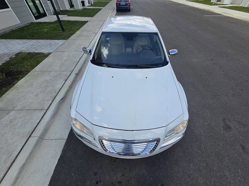 Used 2012 Chrysler 300 C image 3
