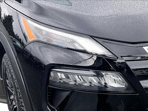 Used 2025 Nissan Rogue SV AWD/4WD image 31