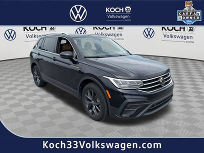 Used 2024 Volkswagen Tiguan SE w/ Panoramic Sunroof Package