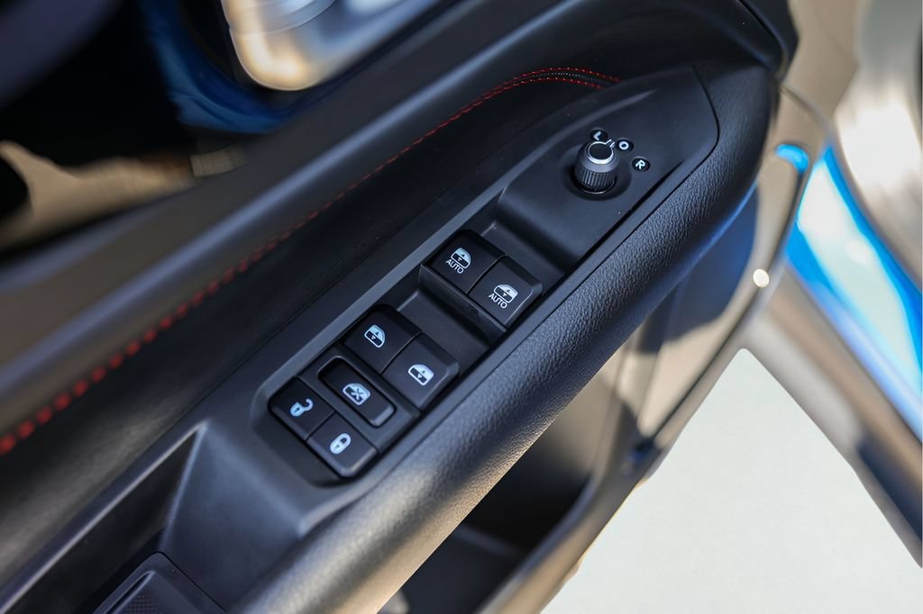 Used 2023 Jeep Compass Trailhawk w/ Trailhawk Convenience Group AWD/4WD image 24