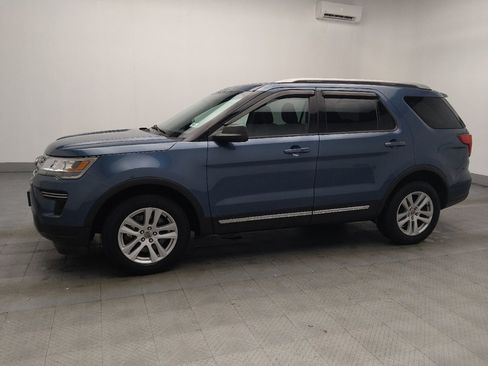 Used 2018 Ford Explorer XLT AWD/4WD image 2