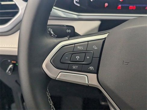 Certified 2025 Volkswagen Taos SEL image 29