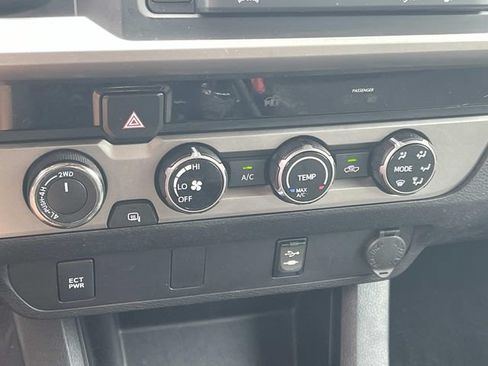 Used 2017 Toyota Tacoma SR5 w/ Tow Package AWD/4WD image 28